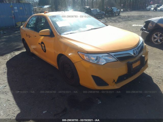 Toyota Camry hybrid (2014)