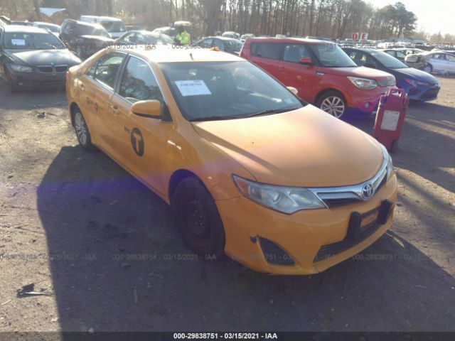 Toyota Camry hybrid (2014)