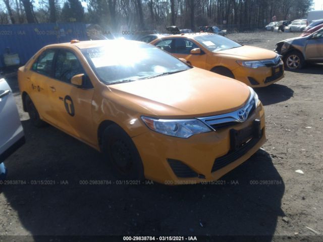 Toyota Camry hybrid (2014)