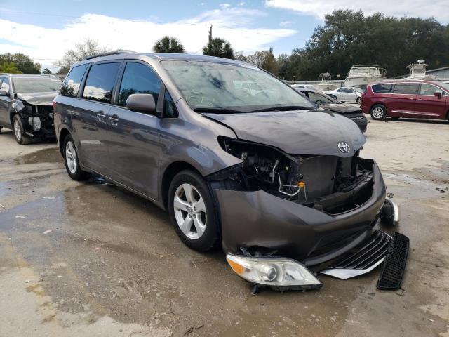 Toyota Sienna le (2017)
