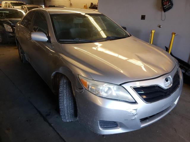 Toyota Camry base (2010)