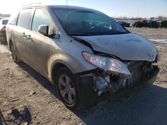 Toyota Sienna le (2011)