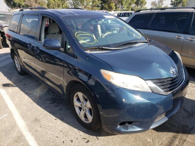 Toyota Sienna le (2012)