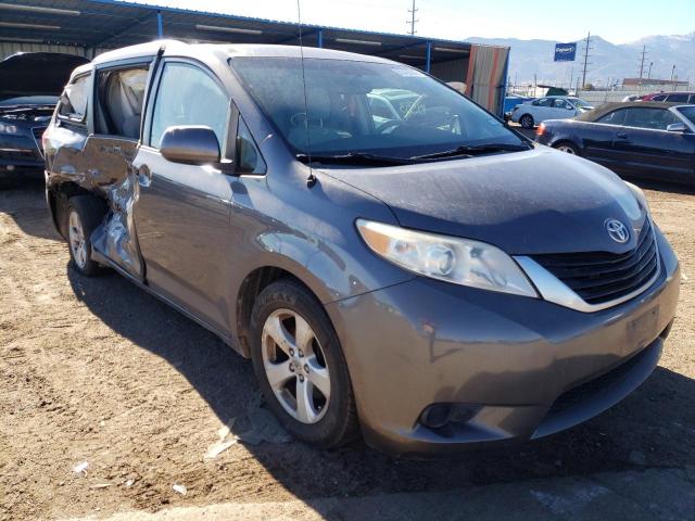 Toyota Sienna le (2013)