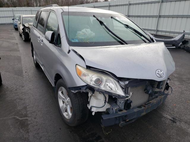 Toyota Sienna le (2012)