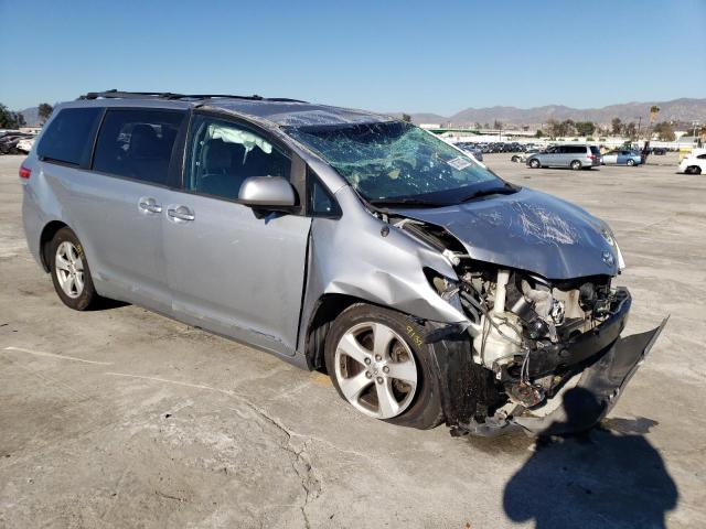 Toyota Sienna le (2014)
