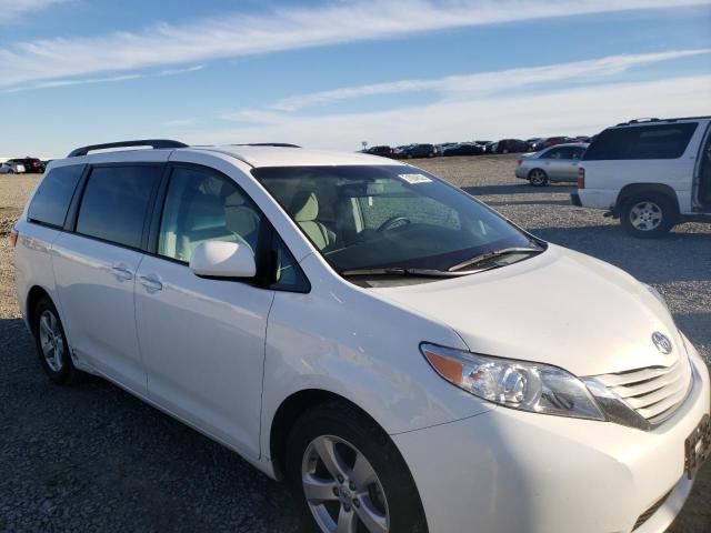 Toyota Sienna le (2015)