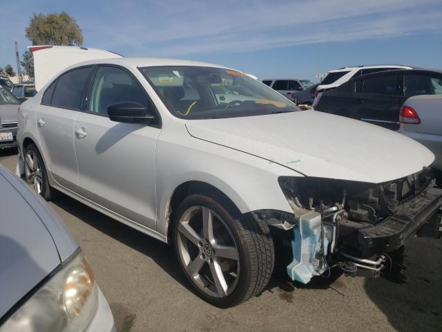 Volkswagen Jetta base (2015)