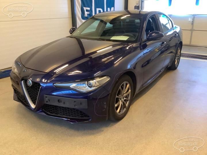 Alfa-romeo Giulia saloon (2018)