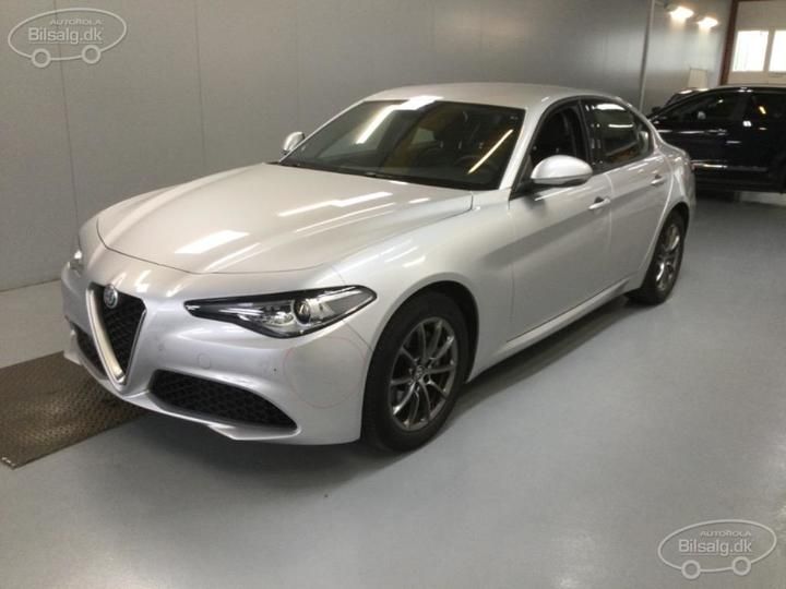 Alfa-romeo Giulia saloon (2020)