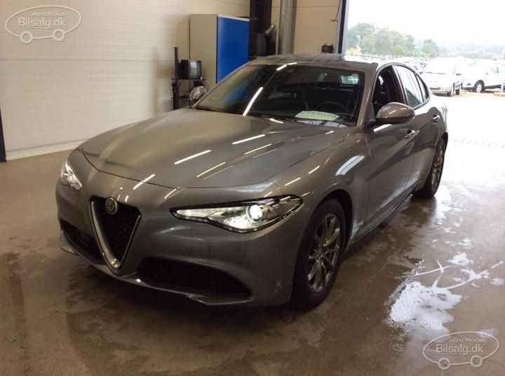 Alfa-romeo Giulia saloon (2020)