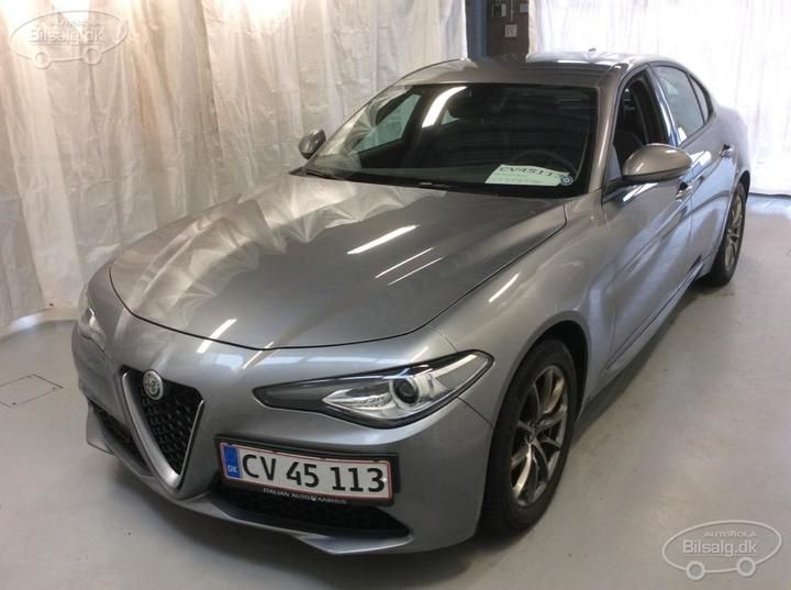 Alfa-romeo Giulia saloon (2020)
