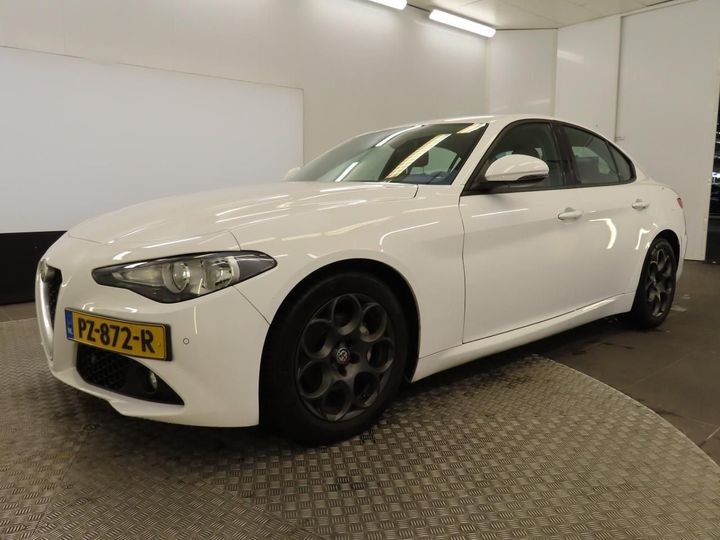 Alfa-romeo Giulia (2017)