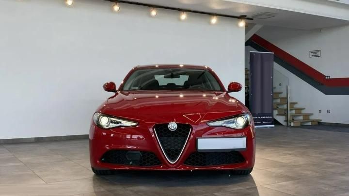 Alfa-romeo Giulia saloon (2017)