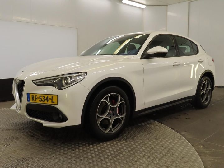 Alfa-romeo Stelvio (2017)