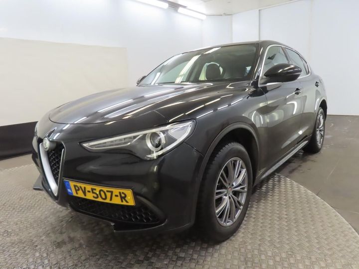 Alfa-romeo Stelvio (2017)