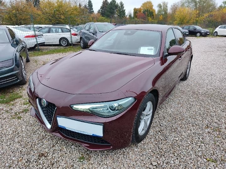 Alfa-romeo Giulia saloon (2019)