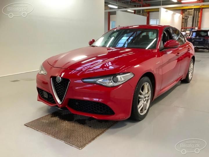 Alfa-romeo Giulia saloon (2018)
