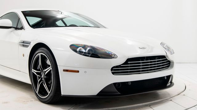 Aston-martin V8 vantage 2016
