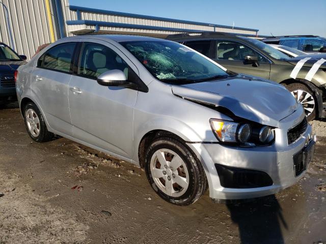 Chevrolet Sonic ls (2015)