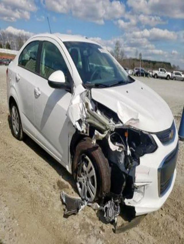 Chevrolet Sonic ls (2017)