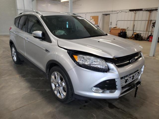 Ford Escape tit (2015)