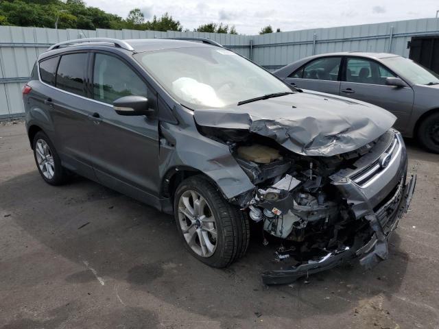 Ford Escape tit (2016)
