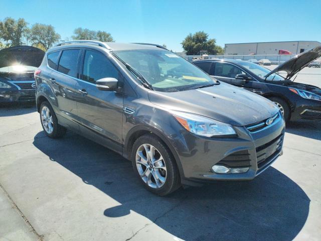 Ford Escape tit (2015)