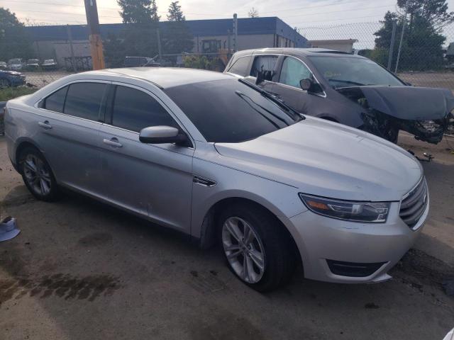Ford Taurus sel (2015)