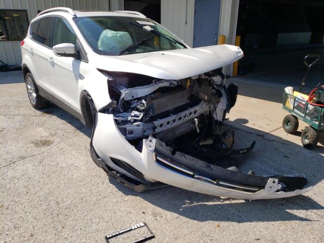 Ford Escape tit (2016)