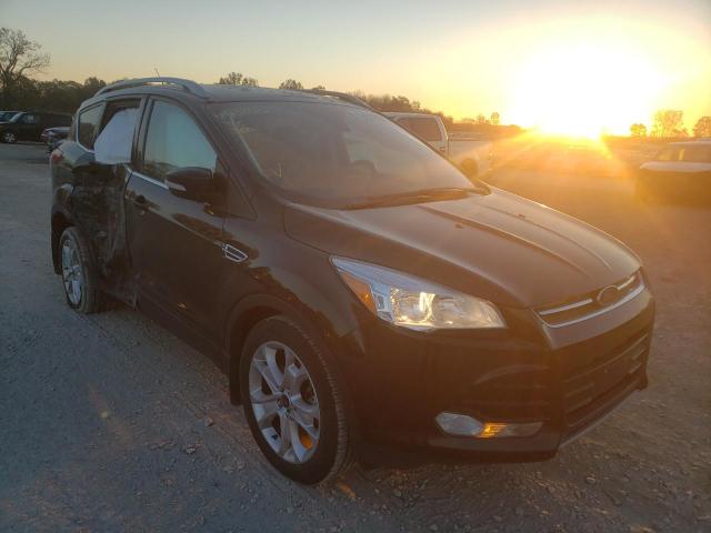 Ford Escape tit (2015)