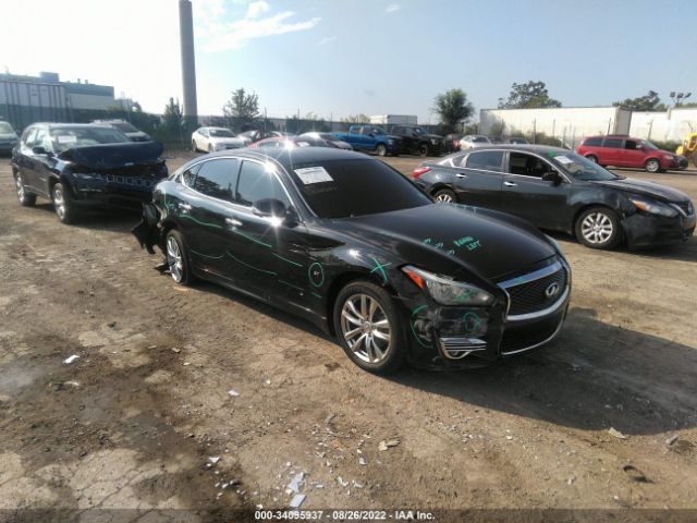 Infiniti Q70 (2015)