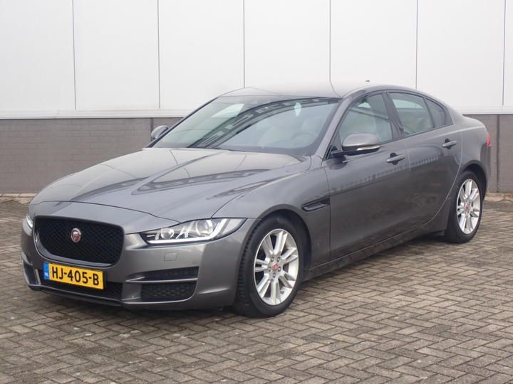 Jaguar Xe saloon (2015)