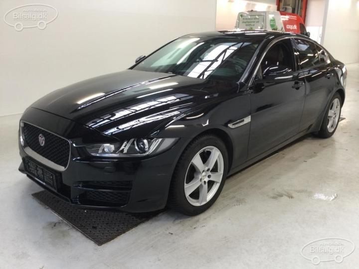 Jaguar Xe saloon (2017)