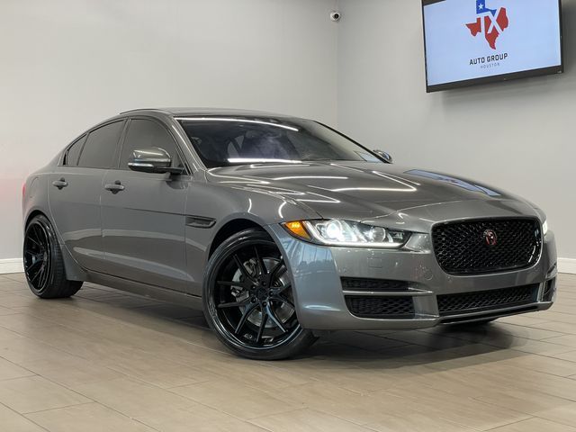 Jaguar Xe (2017)