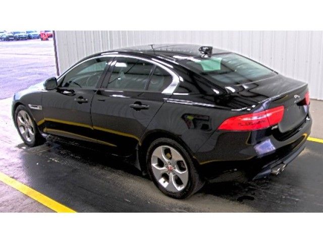 Jaguar Xe (2017)