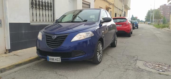 Lancia Ypsilon city car (2014)