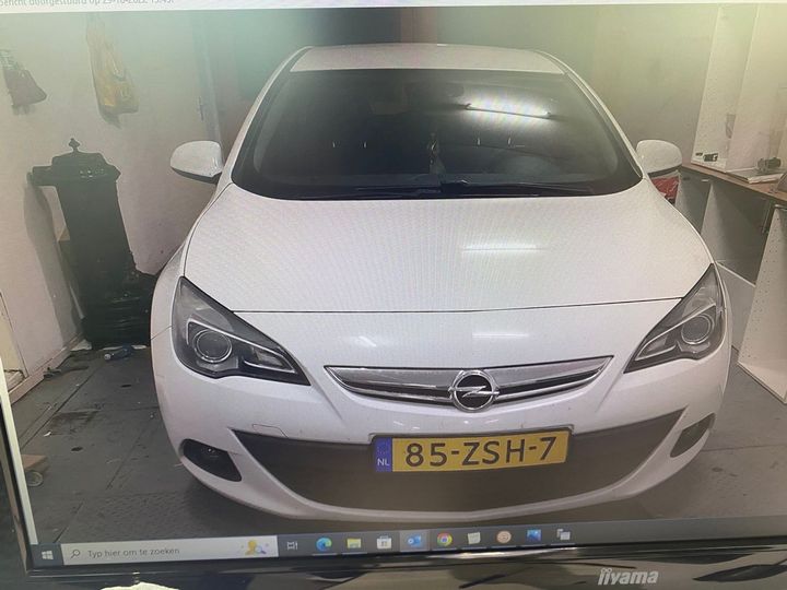 Opel Astra gtc (2013)
