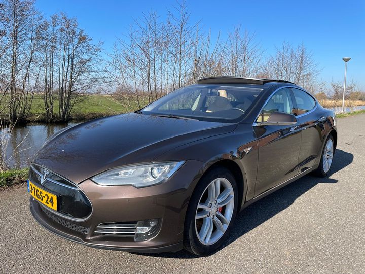 Tesla Model s (2014)