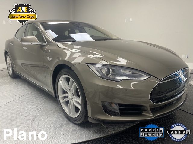 Tesla Model s (2015)