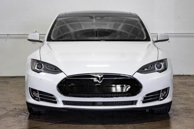 Tesla Model s (2015)