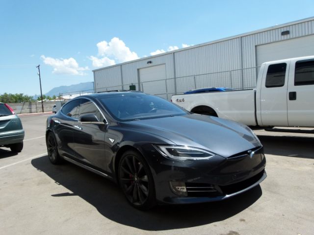 Tesla Model s (2016)
