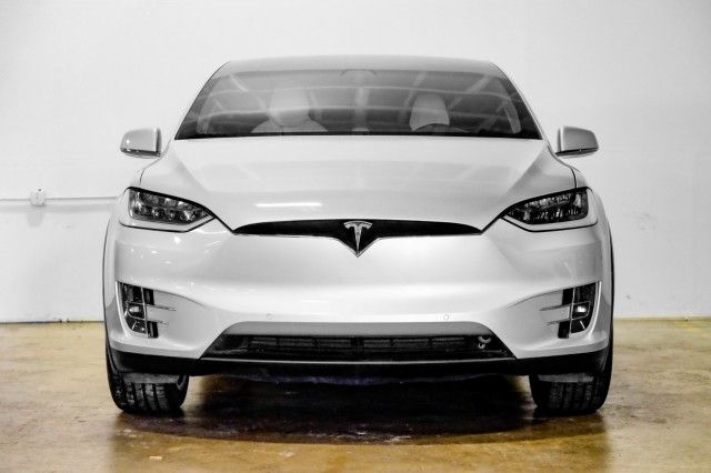 Tesla Model x (2016)