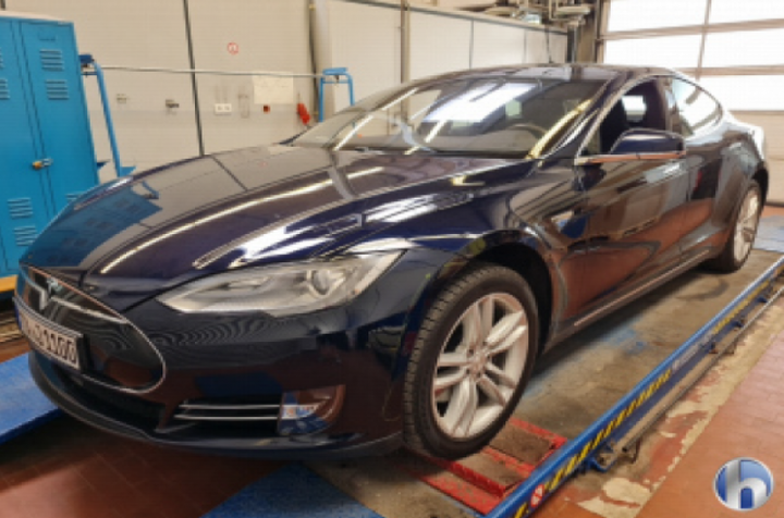 Tesla Model s (2015)