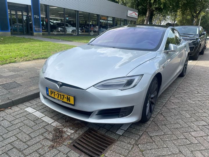 Tesla Model s (2017)