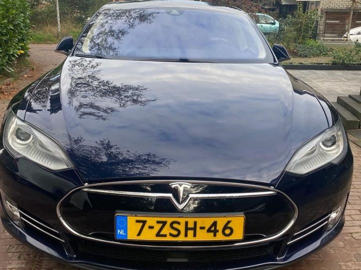 Tesla Model s (2015)