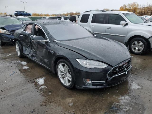 Tesla Model s (2015)