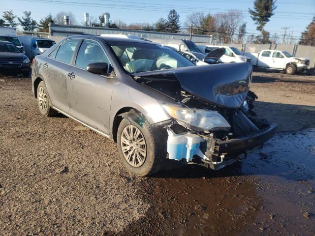 Toyota Camry base (2012)