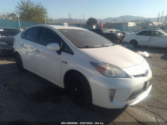 Toyota Prius plug-in (2014)