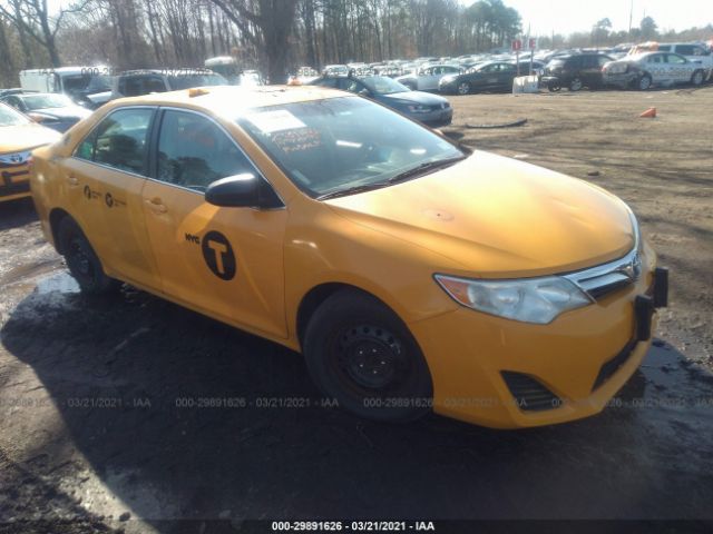 Toyota Camry hybrid (2014)